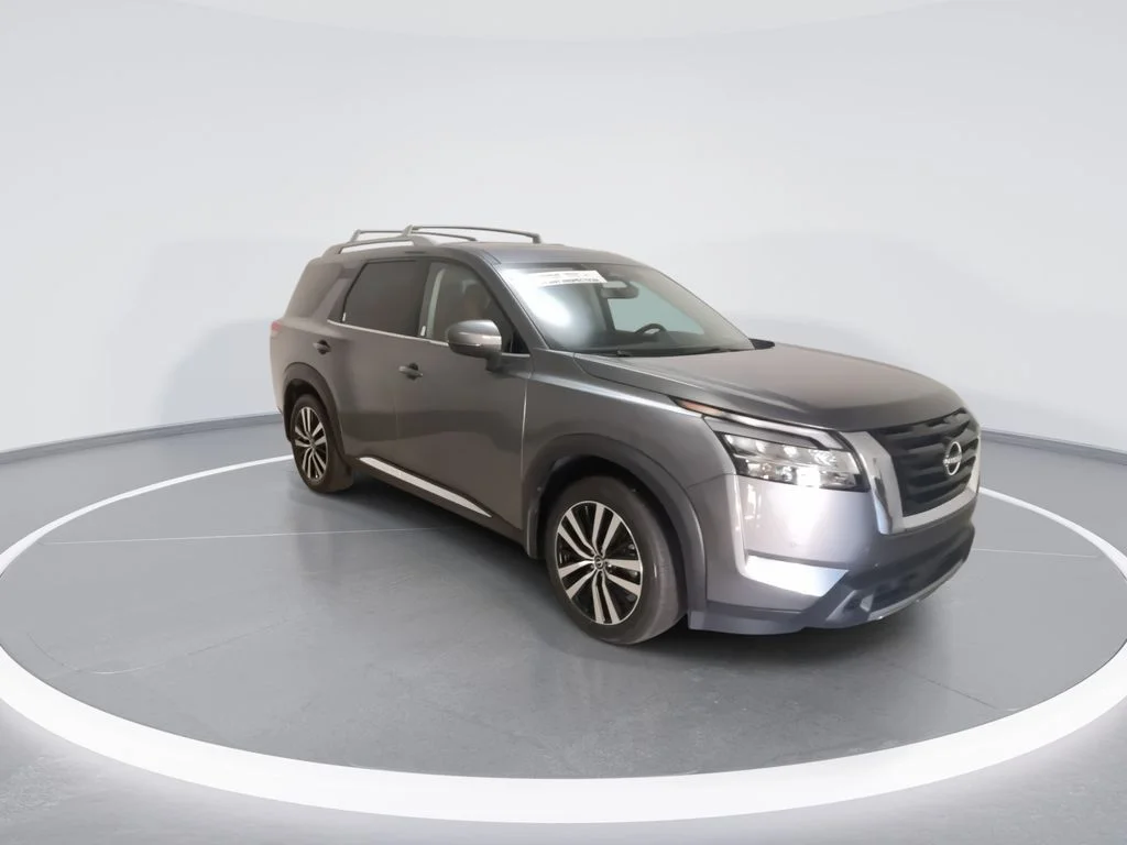 Used 2024 Gray Nissan Platinum image 8
