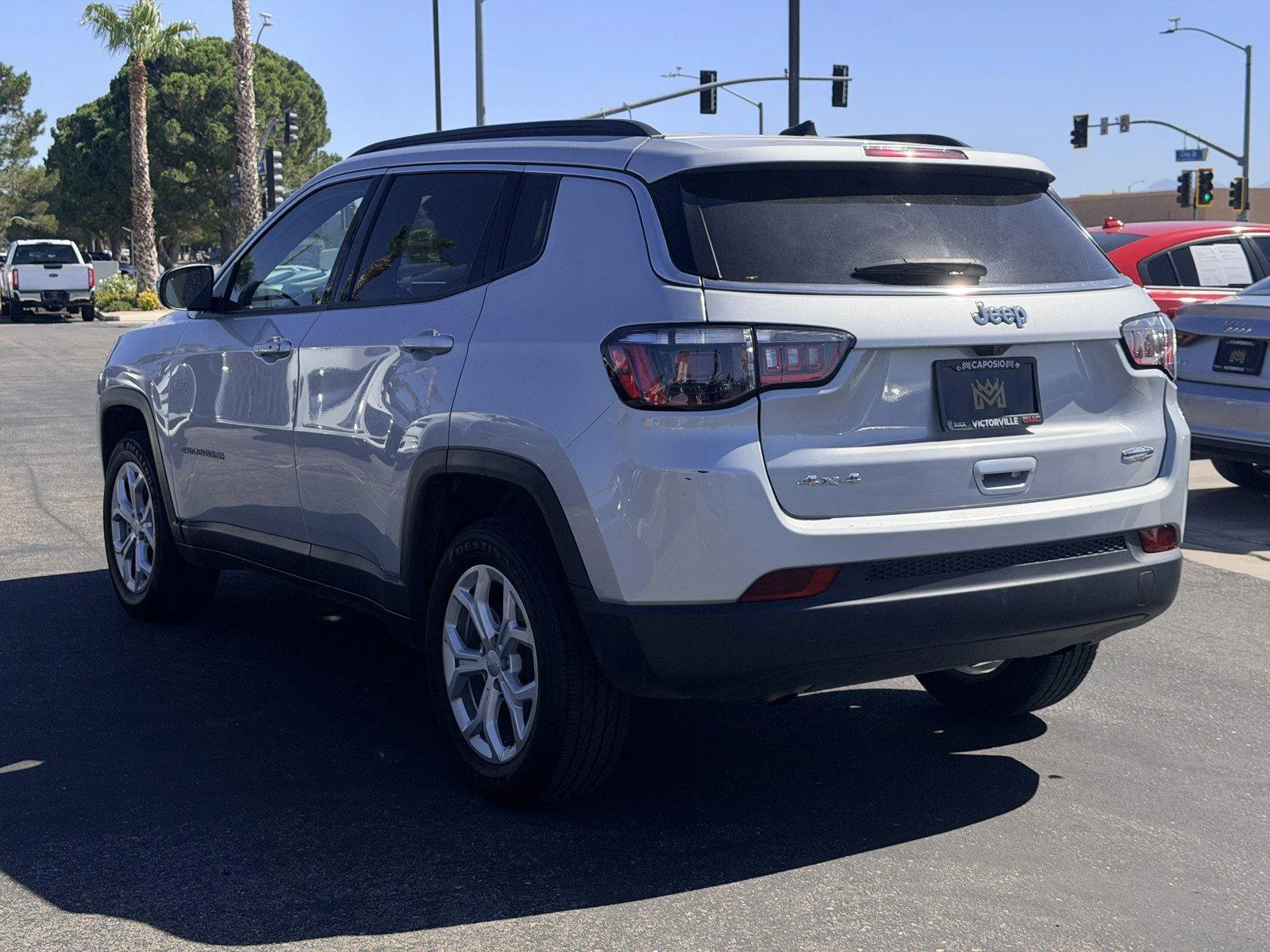 Used 2024 Silver Zynith Met Jeep Latitude image 4