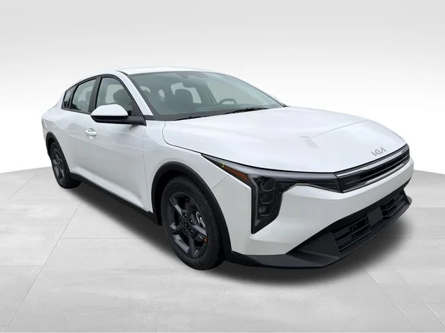 2026 Kia K4 LXS AT's photo