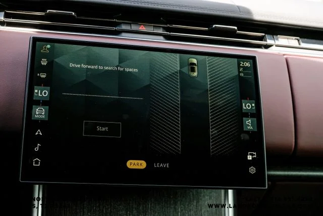 New 2026  Land Rover SE image 32