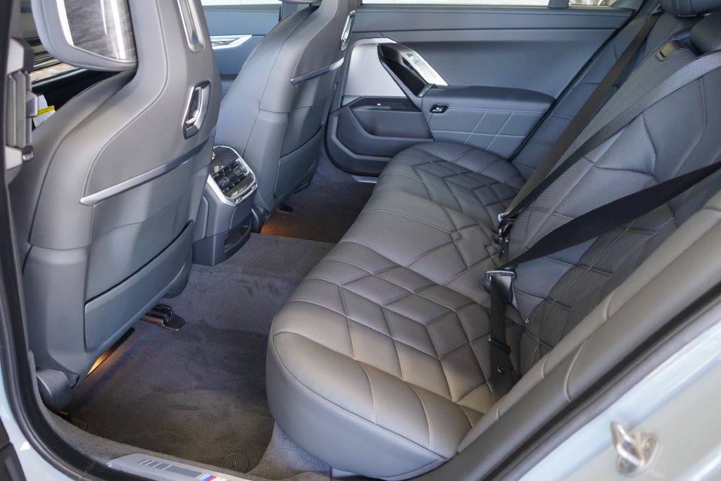 Used 2026 Brooklyn Gray Metallic BMW 750e xDrive image 21