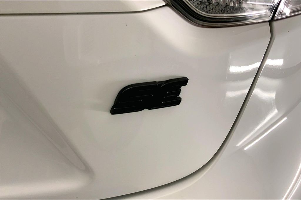 Used 2022 White Toyota SE image 29