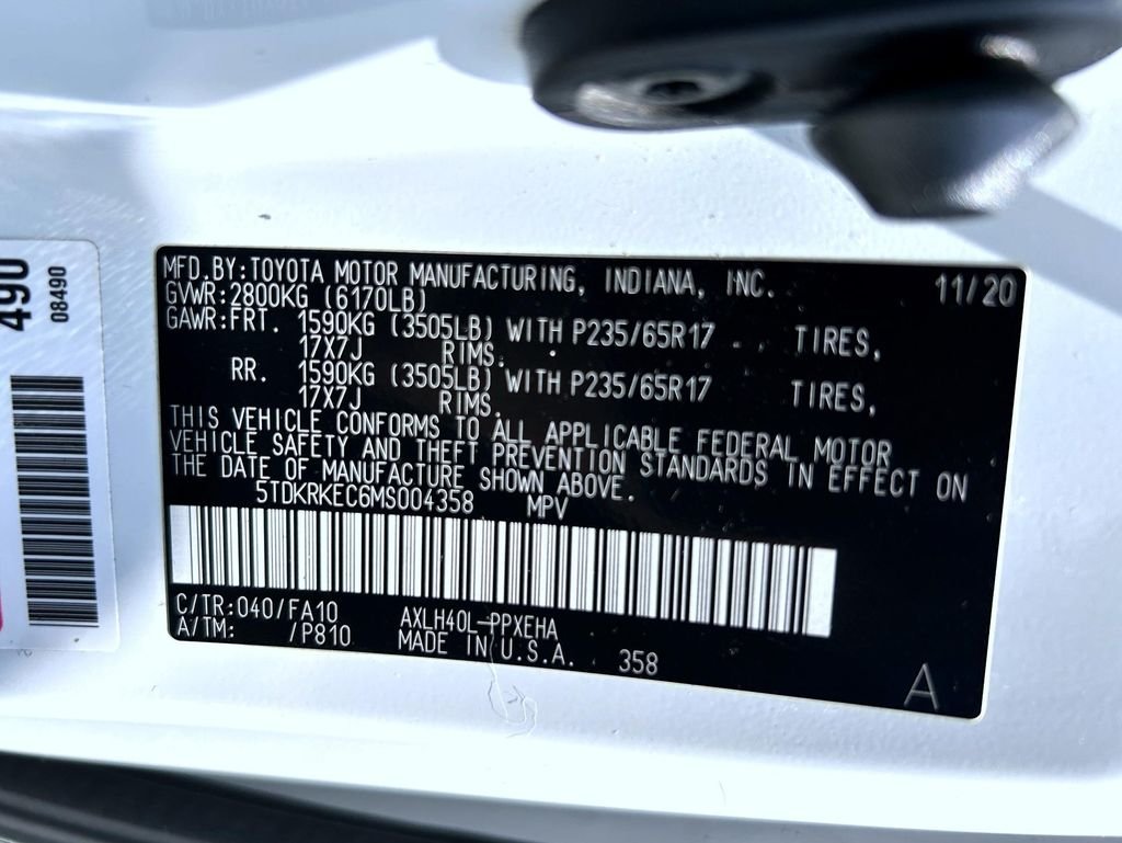 Used 2021 White Toyota LE image 26