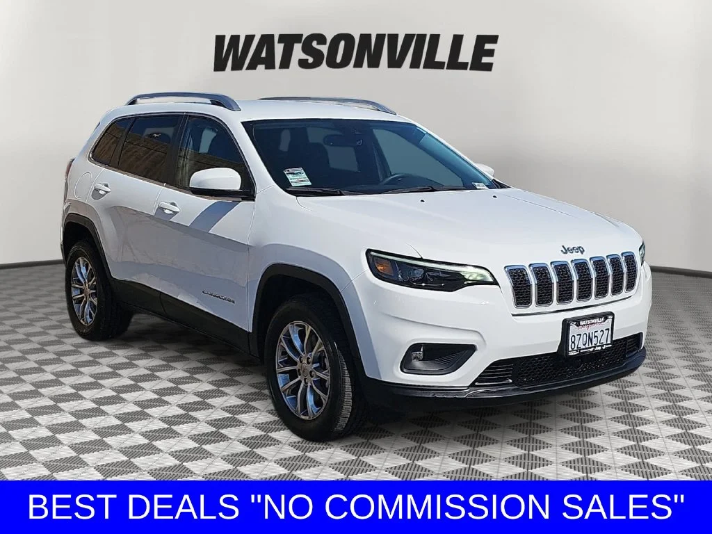Used 2021 Bright White Clearcoat Jeep Latitude Lux image 1