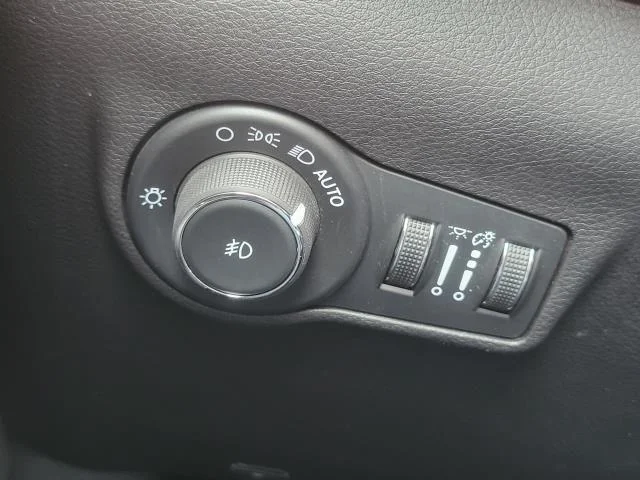 Used 2024 Red Hot Pearlcoat Jeep Trailhawk image 8