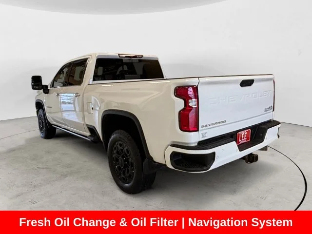 Used 2022 White Chevrolet High Country image 3