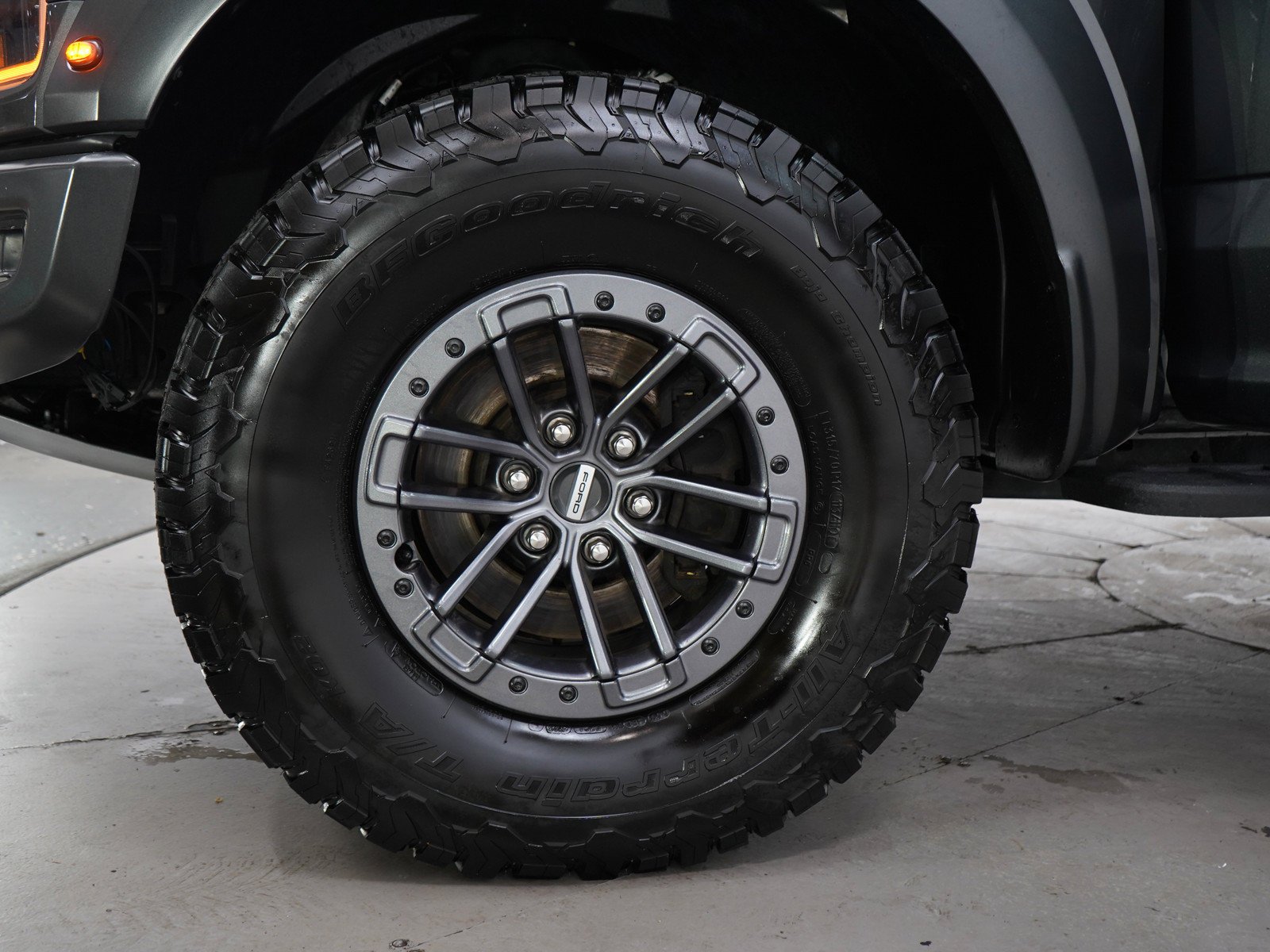 Used 2019 Magnetic Ford Raptor image 32