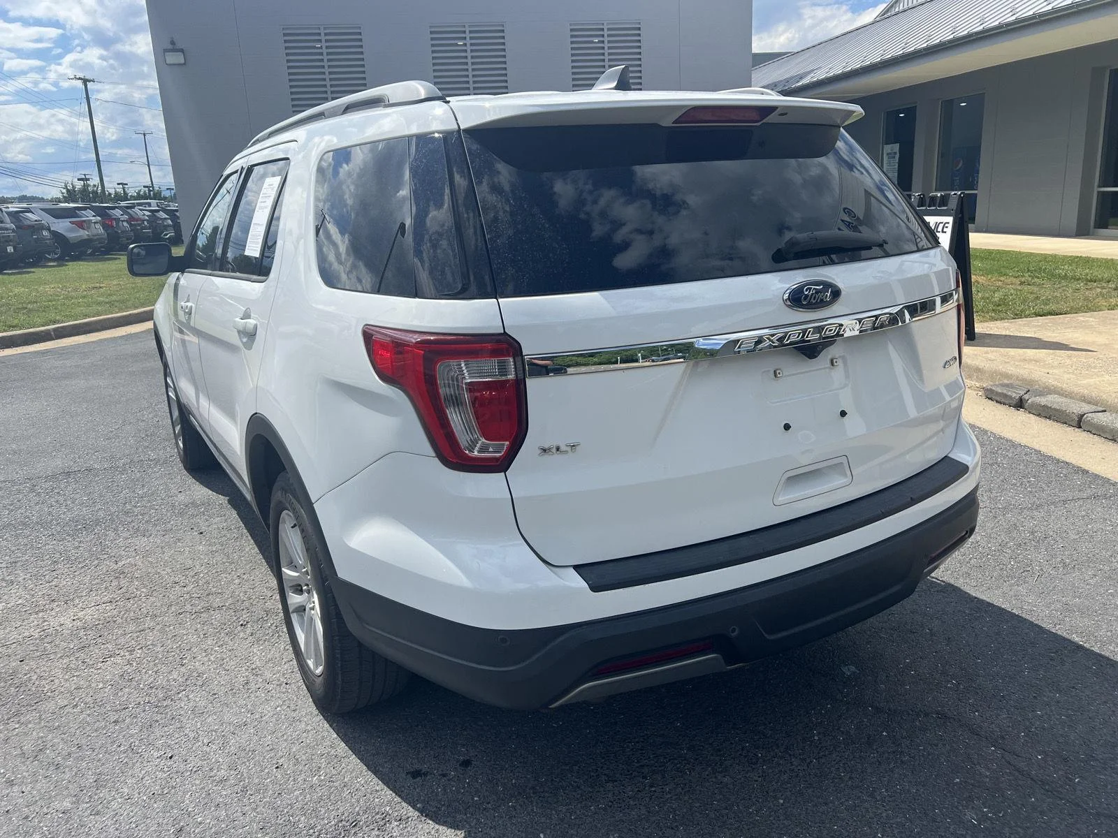 Used 2019 Oxford White Ford XLT image 3