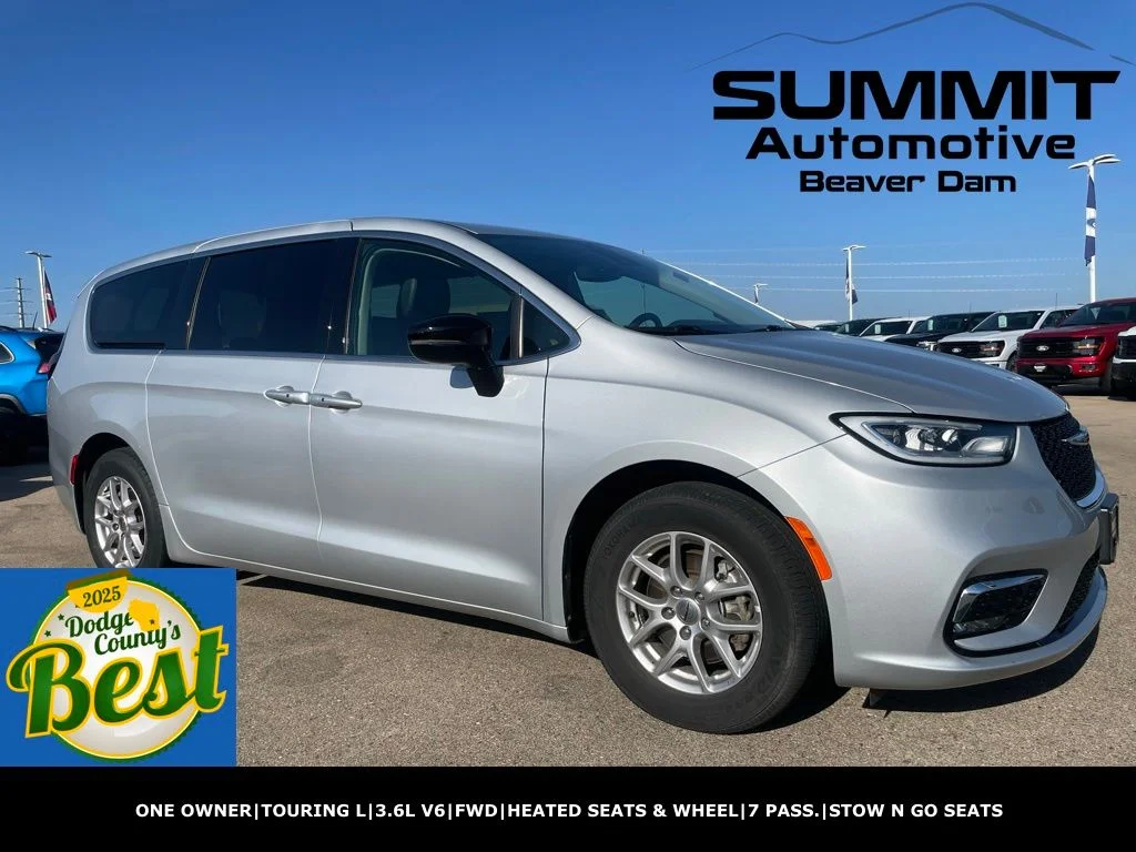 2024 Chrysler Pacifica Touring L's photo