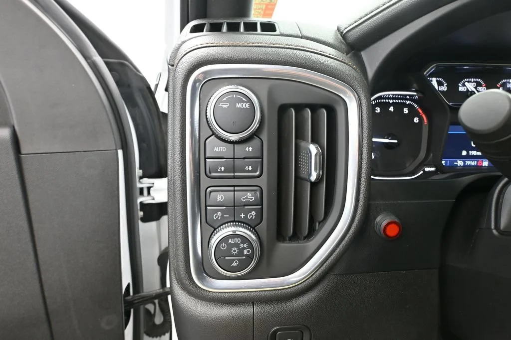 Used 2022 White GMC AT4 image 24