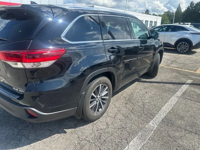 Used 2017  Toyota  image 3