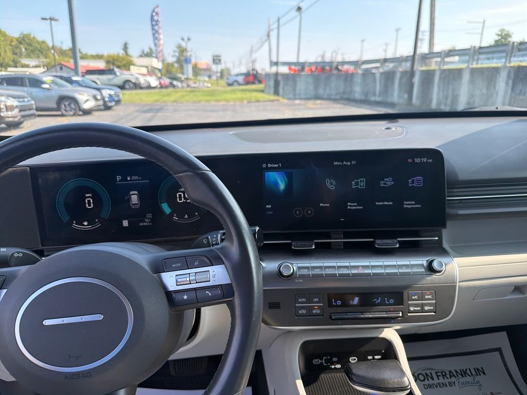 Used 2025 White Hyundai SEL image 21