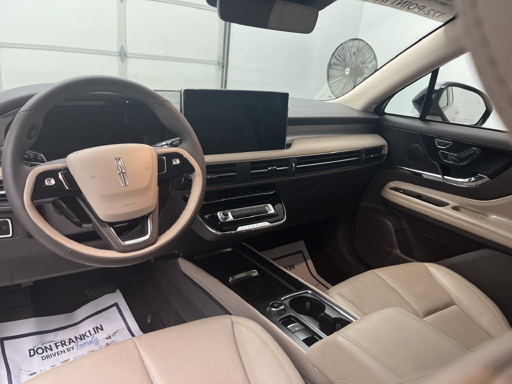Used 2024 White Lincoln Premiere image 14