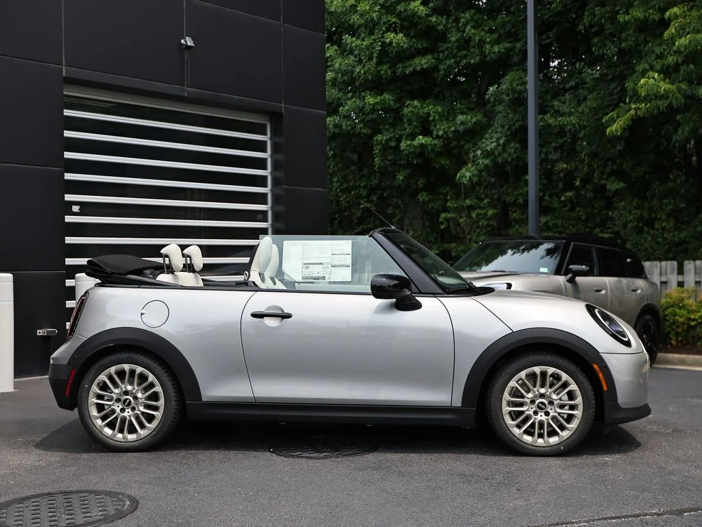 New 2026 Silver MINI Iconic image 4