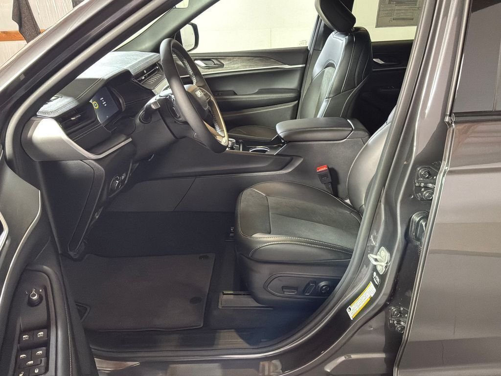 New 2026 Baltic Gray Metallic Clearcoat Jeep Altitude image 11