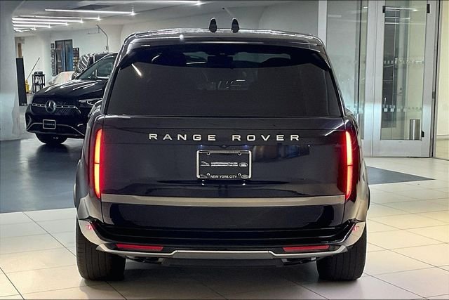 Used 2024 Blue Land Rover SE image 3