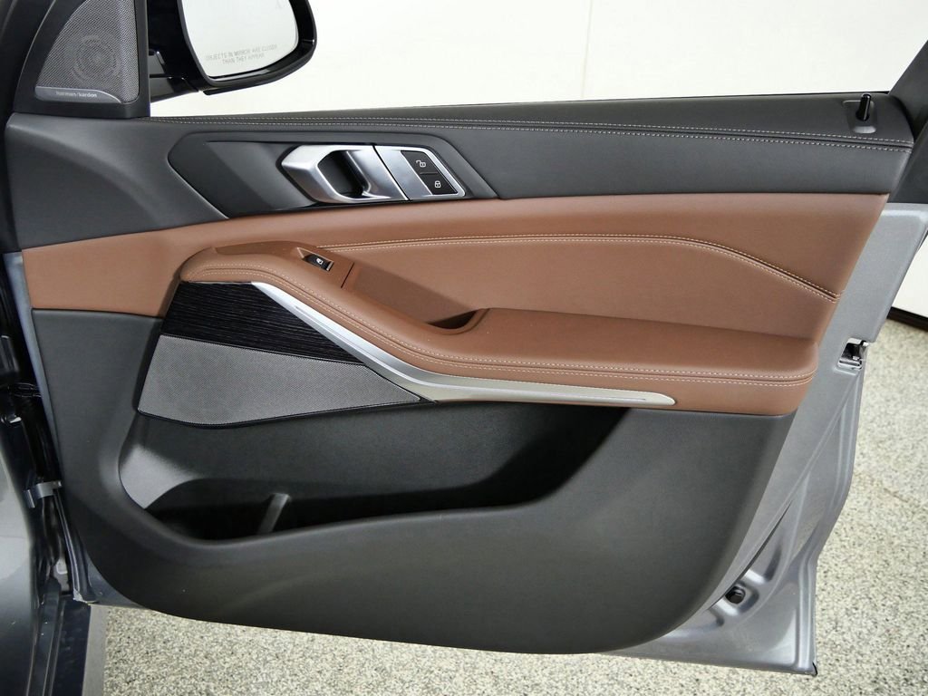 Used 2026 Skyscraper Grey Metallic BMW xDrive40i image 20