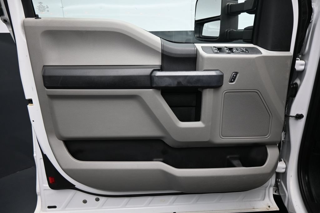 Used 2017 White Ford XL image 10