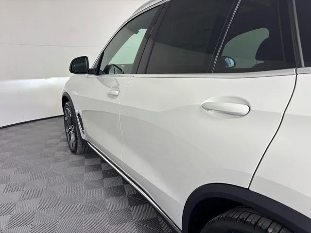 New 2026 Alpine White BMW xDrive40i image 10