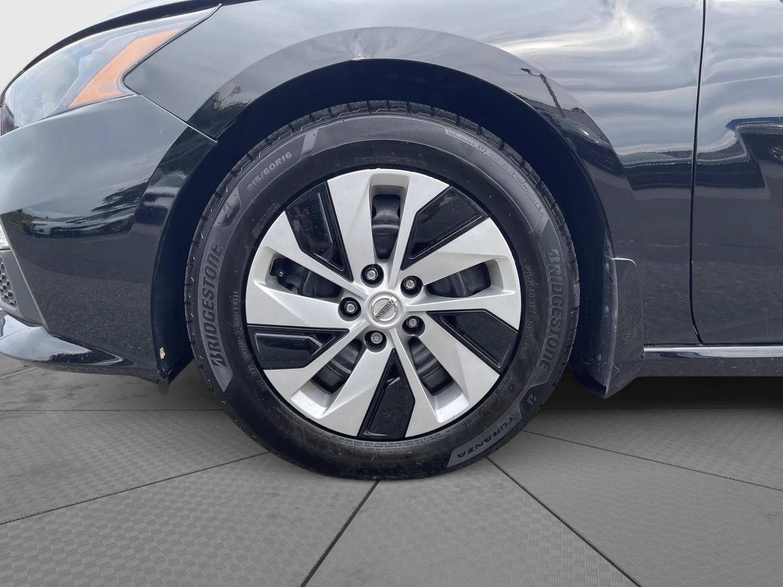 Used 2022 Super Black Nissan 2.5 S image 22