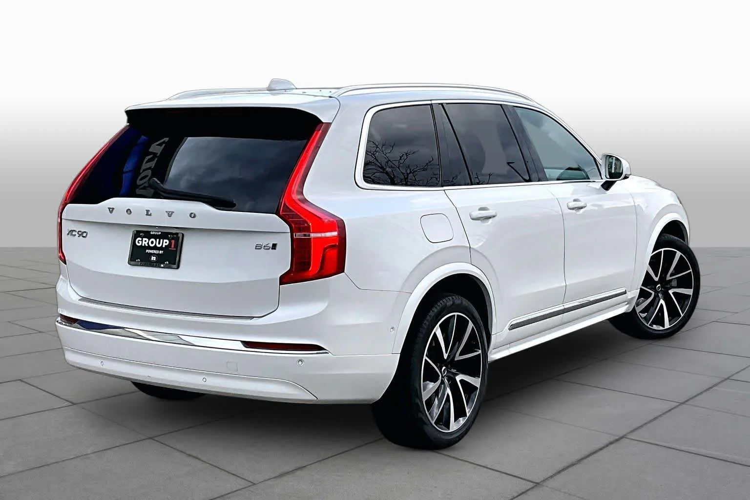 Certified Used 2023 Crystal White Volvo Plus image 13