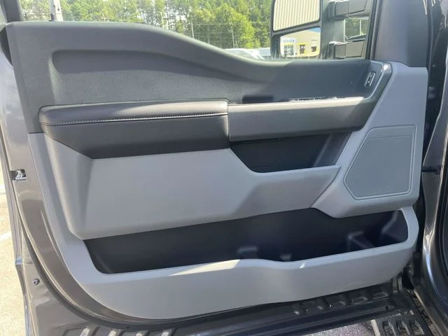 New 2026 Carbonized Gray Metallic Ford XLT image 12