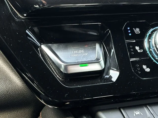 Used 2022 White GMC AT4 image 47