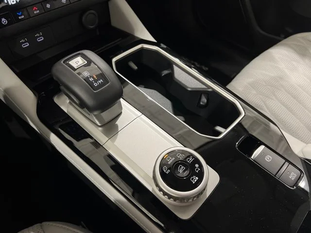 2025 Mitsubishi Outlander SEL Platinum Edition - Photo 19