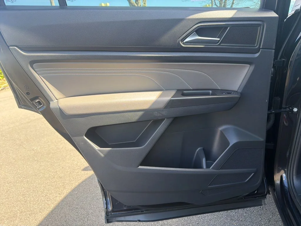 2022 Volkswagen Atlas Cross Sport SE w/Tech - Photo 16