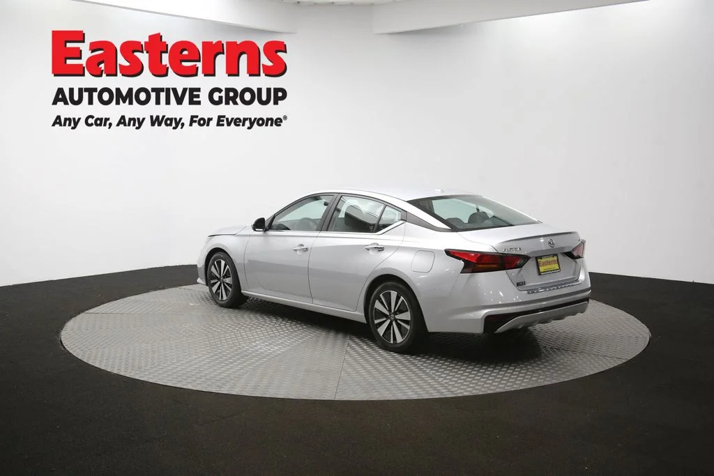 Used 2022 Silver Nissan 2.5 SV image 62
