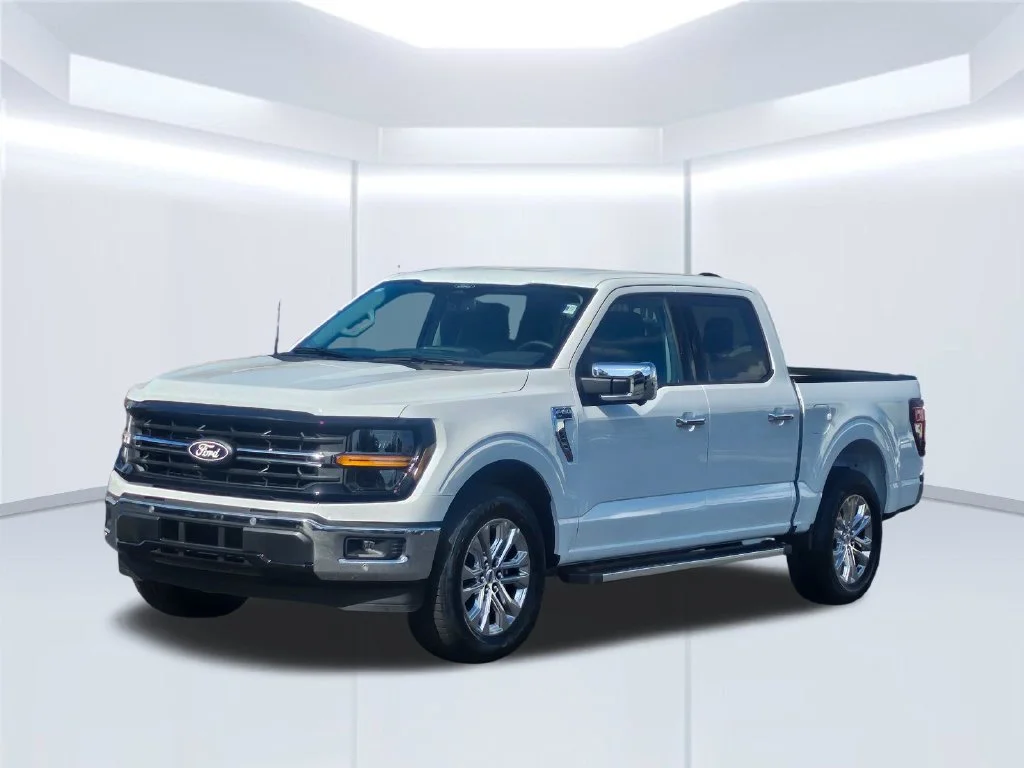 New 2026 White Ford XLT image 2
