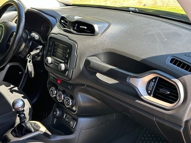 Used 2016 Jungle Green Jeep Latitude image 27