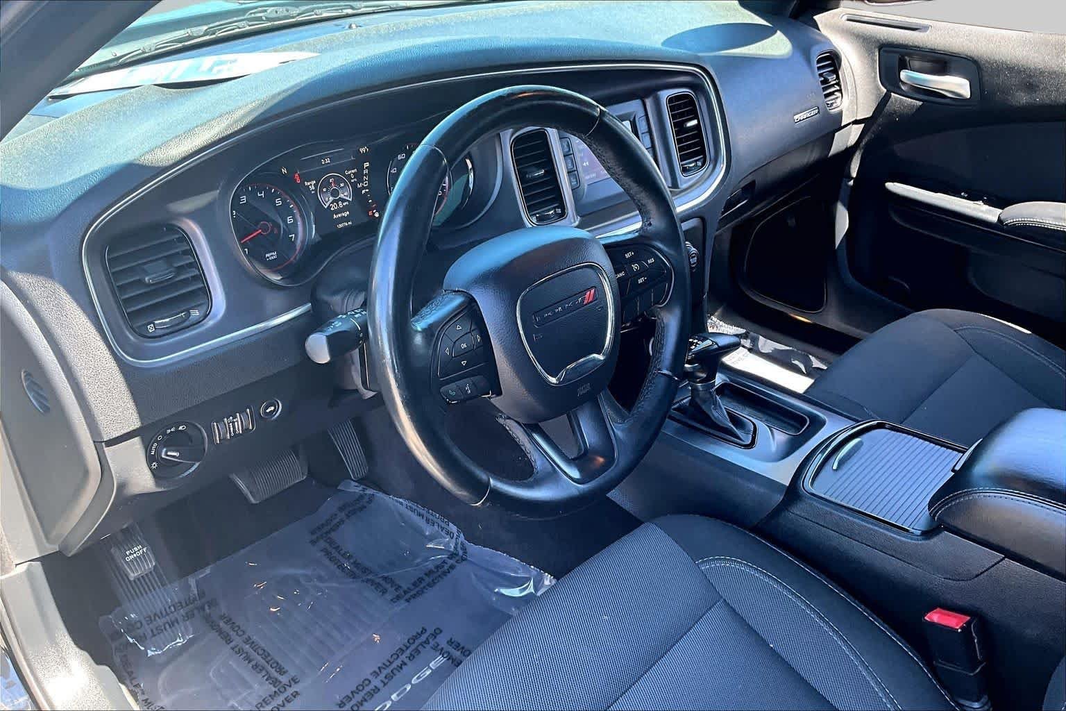 Used 2017 Pitch Black Clearcoat Dodge SE image 17