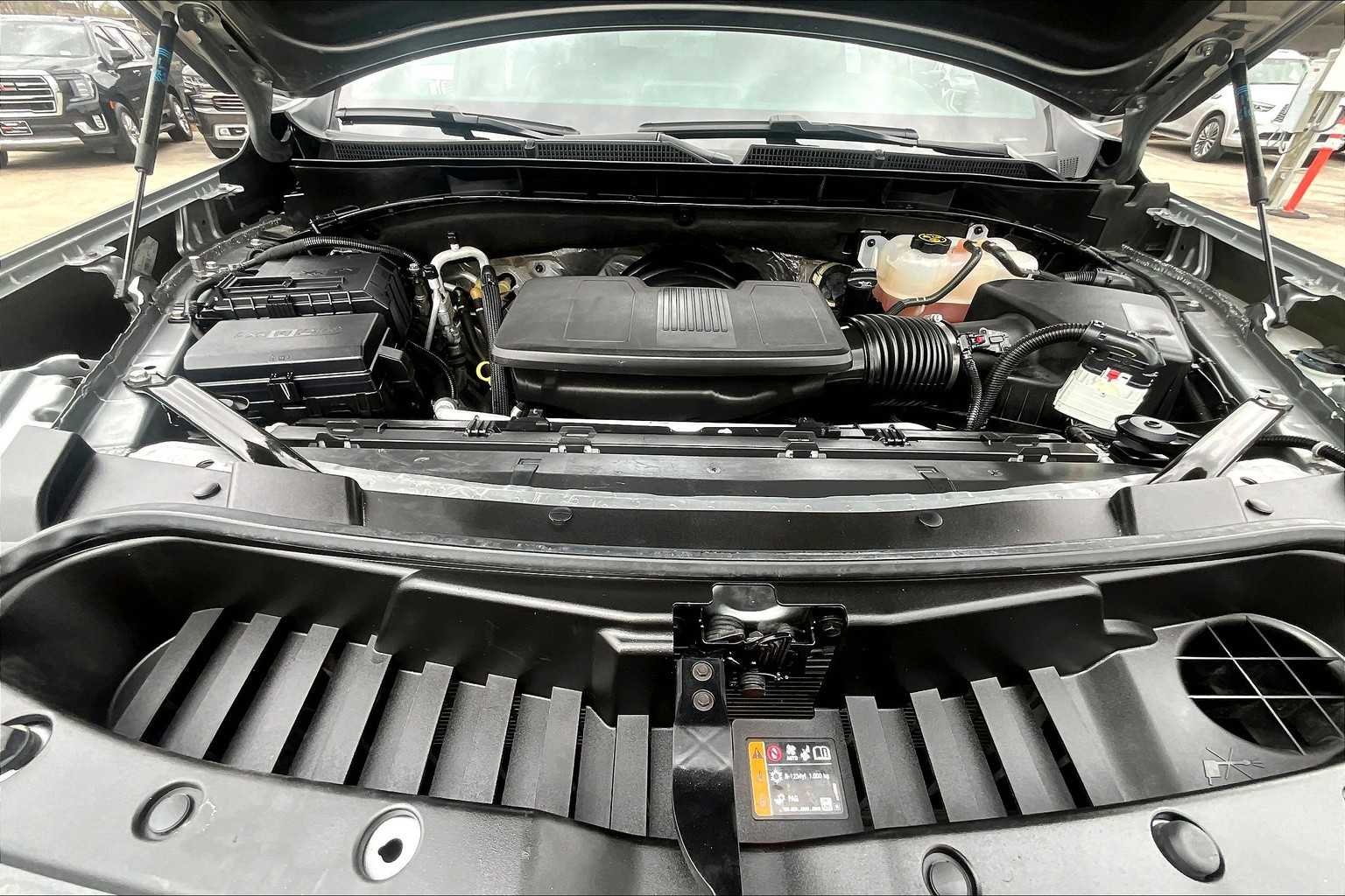 Used 2023 Sterling Metallic GMC SLT image 32