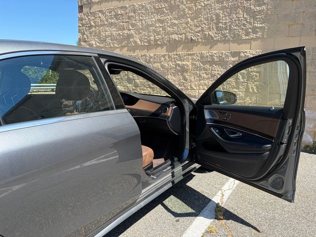 Used 2019 Gray Mercedes-Benz S 560 image 14