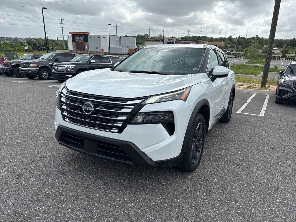 Used 2024 Pearl Nissan SV image 5