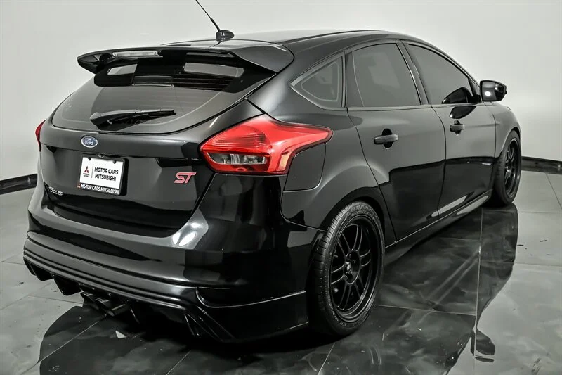 Used 2018 Shadow Black Ford ST image 9