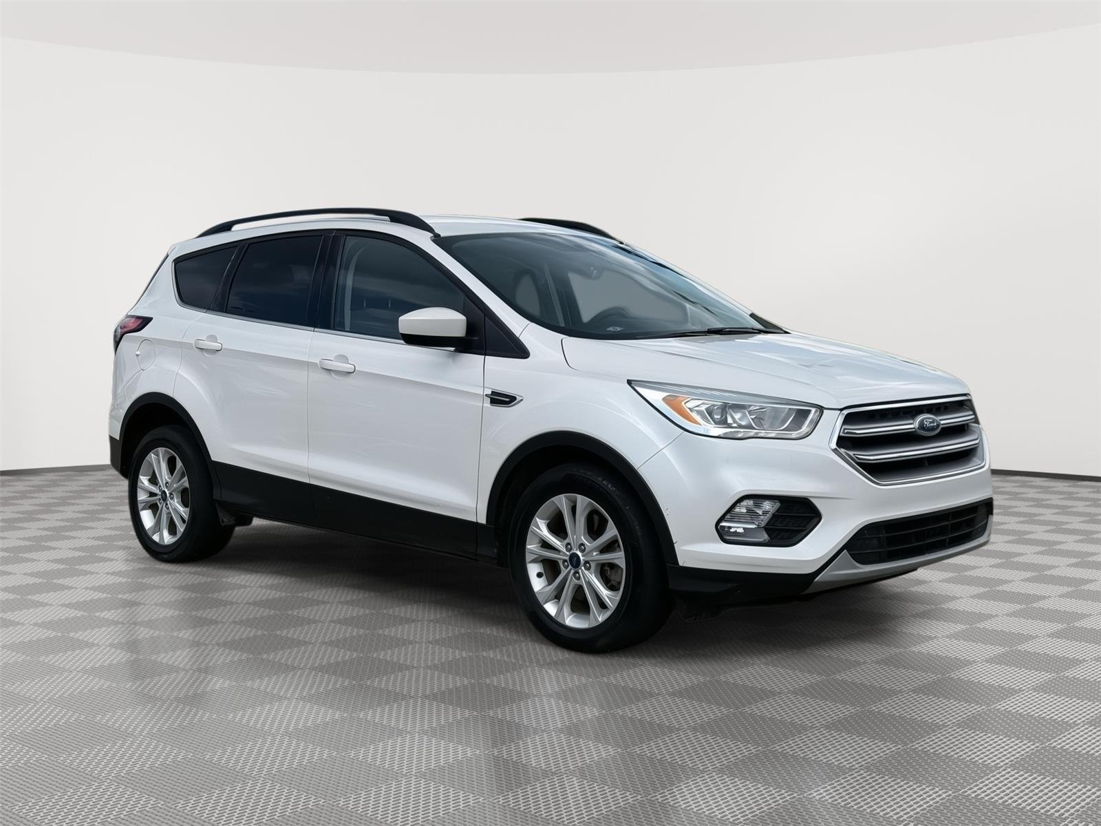 Used 2017 White Platinum Metallic Tri-Coat Ford SE image 1