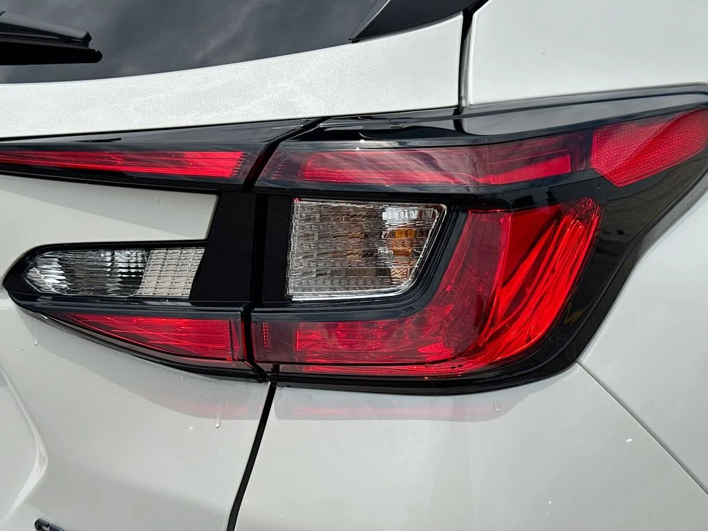 New 2026 CRYSTAL WHITE PEARL Subaru Premium image 31