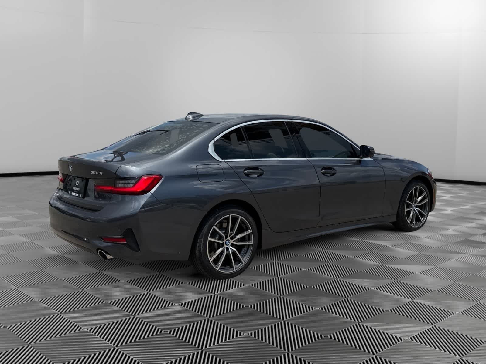 Used 2020 Mineral Gray Metallic BMW 330i xDrive image 4