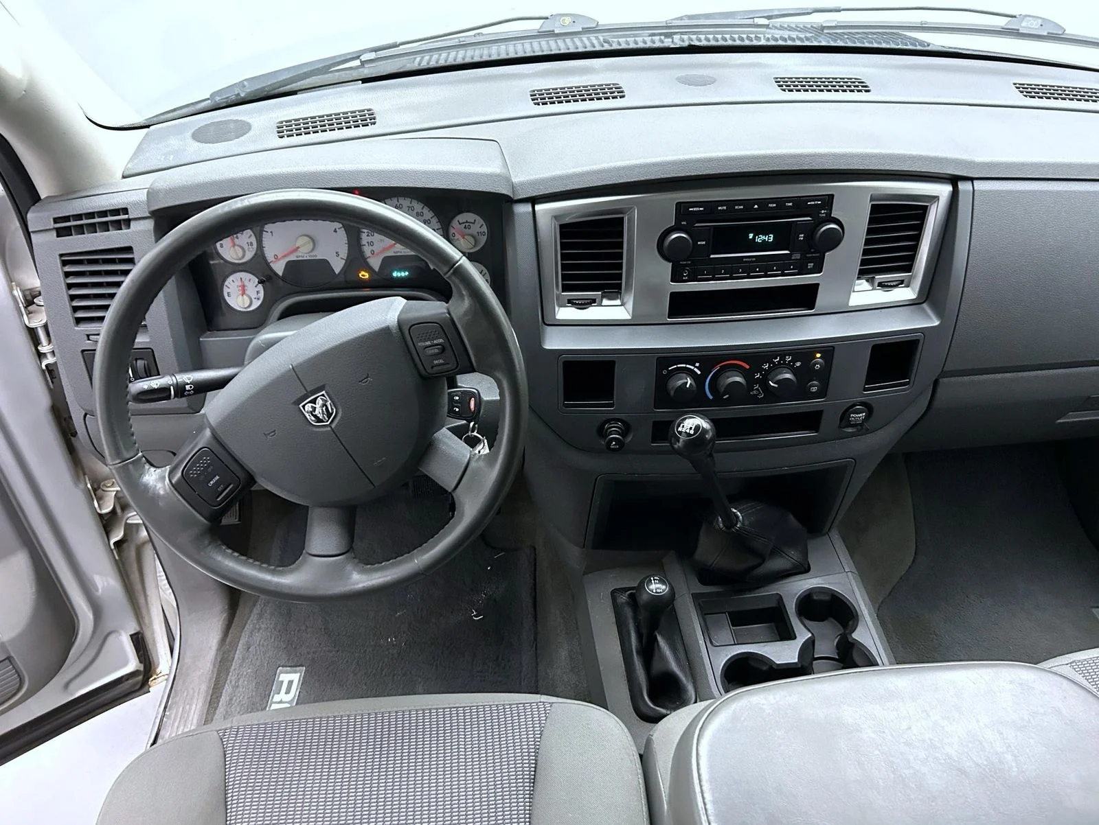 Used 2007 Silver Dodge SLT image 13