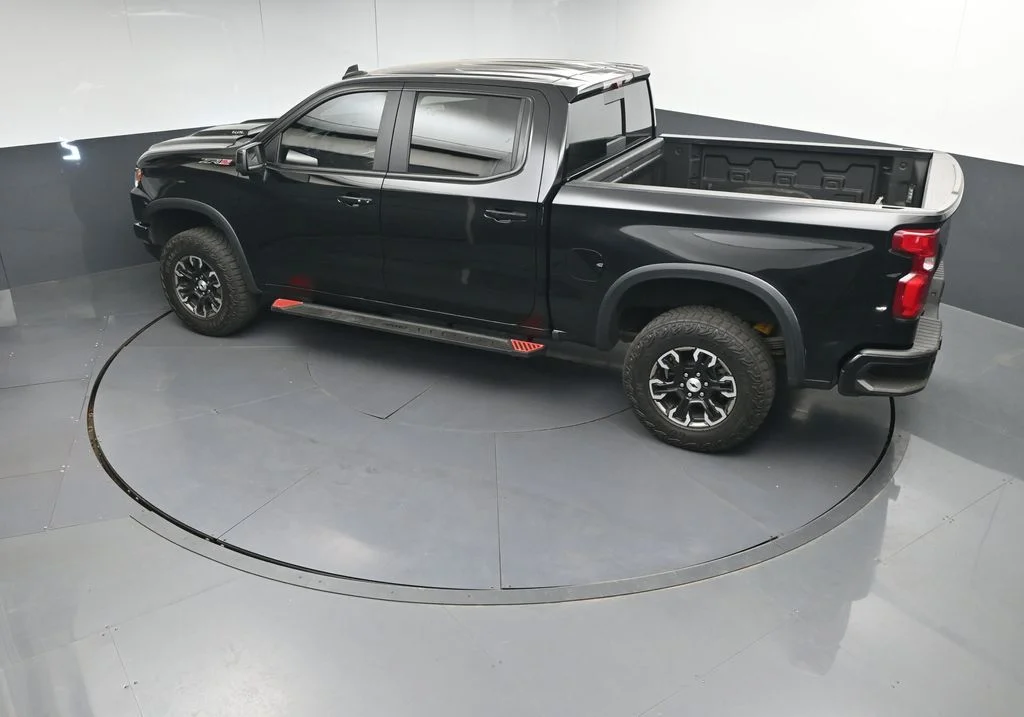 Used 2025 Black Chevrolet ZR2 image 33