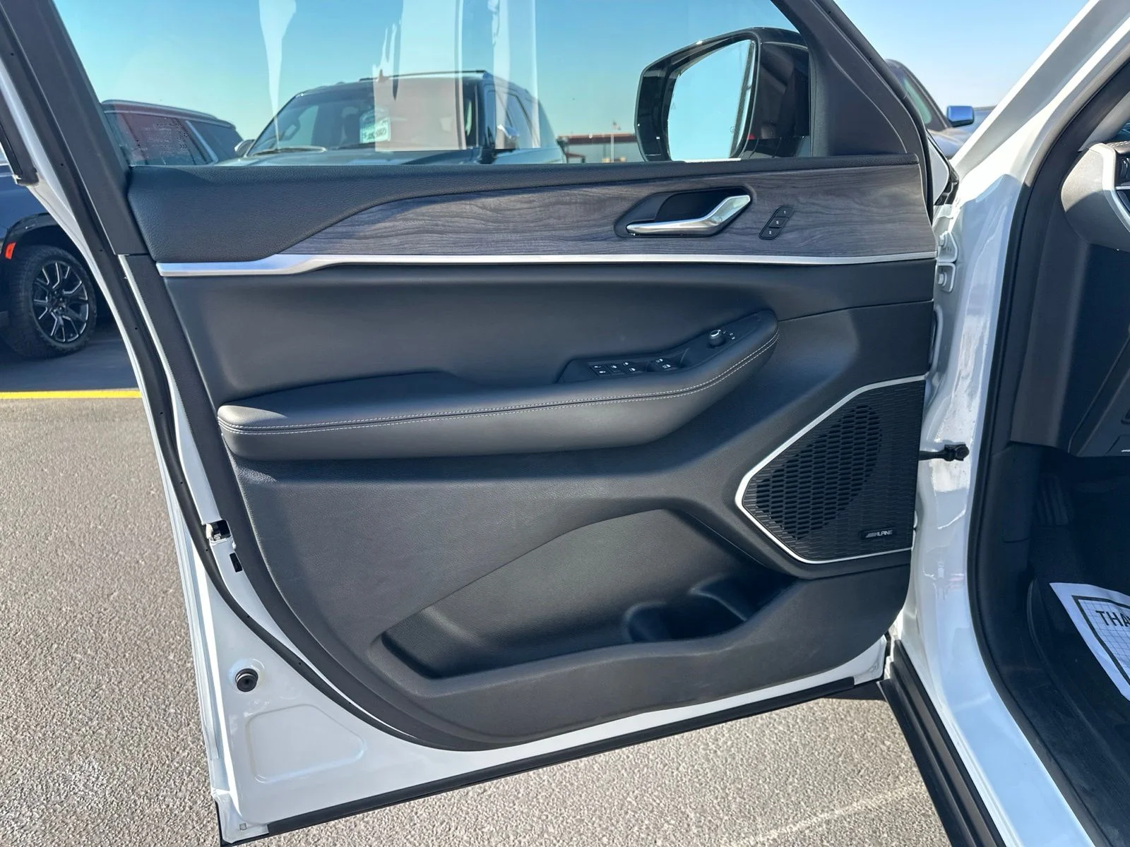 Used 2022 White Jeep 4xe image 18