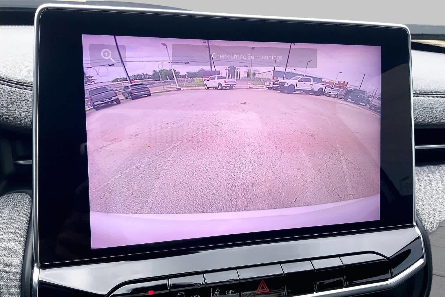 Used 2024 Bright White Clearcoat Jeep Latitude Lux image 27