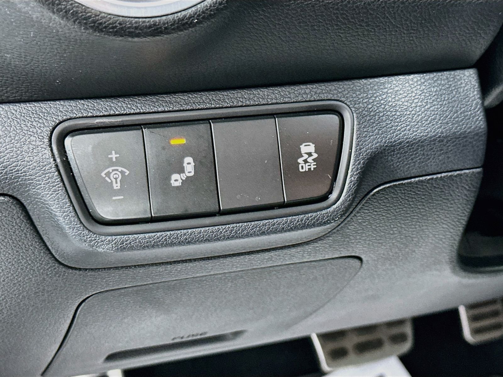 Used 2022 Snow White Pearl Kia GT image 10