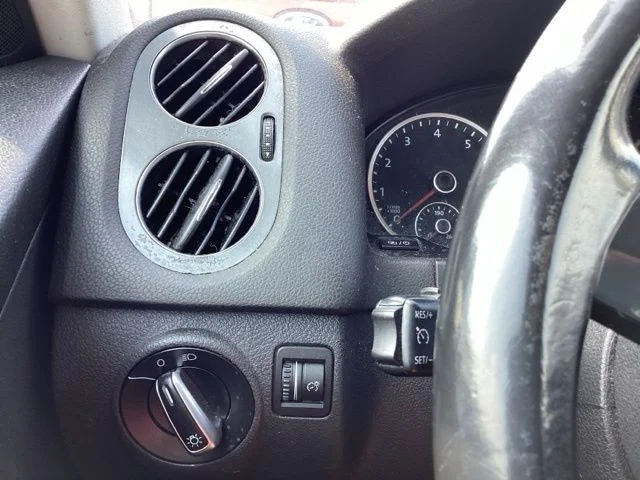 Used 2014 Silver Volkswagen S image 32