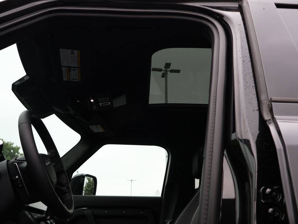 New 2026 Santorini Black Land Rover V8 image 37