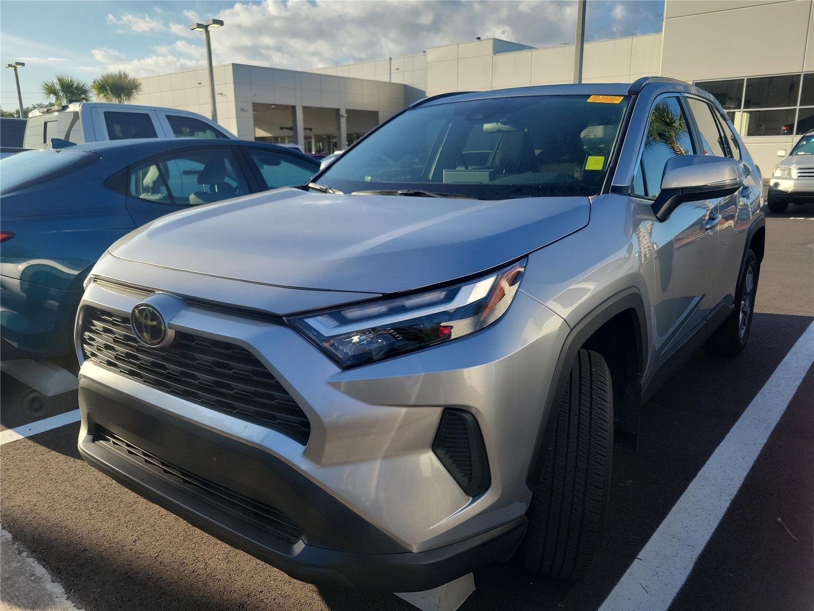 2025 Toyota RAV4 XLE FWD's photo
