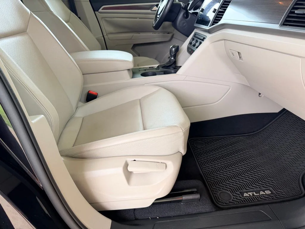 Used 2019 Black Volkswagen 3.6L V6 SE image 37