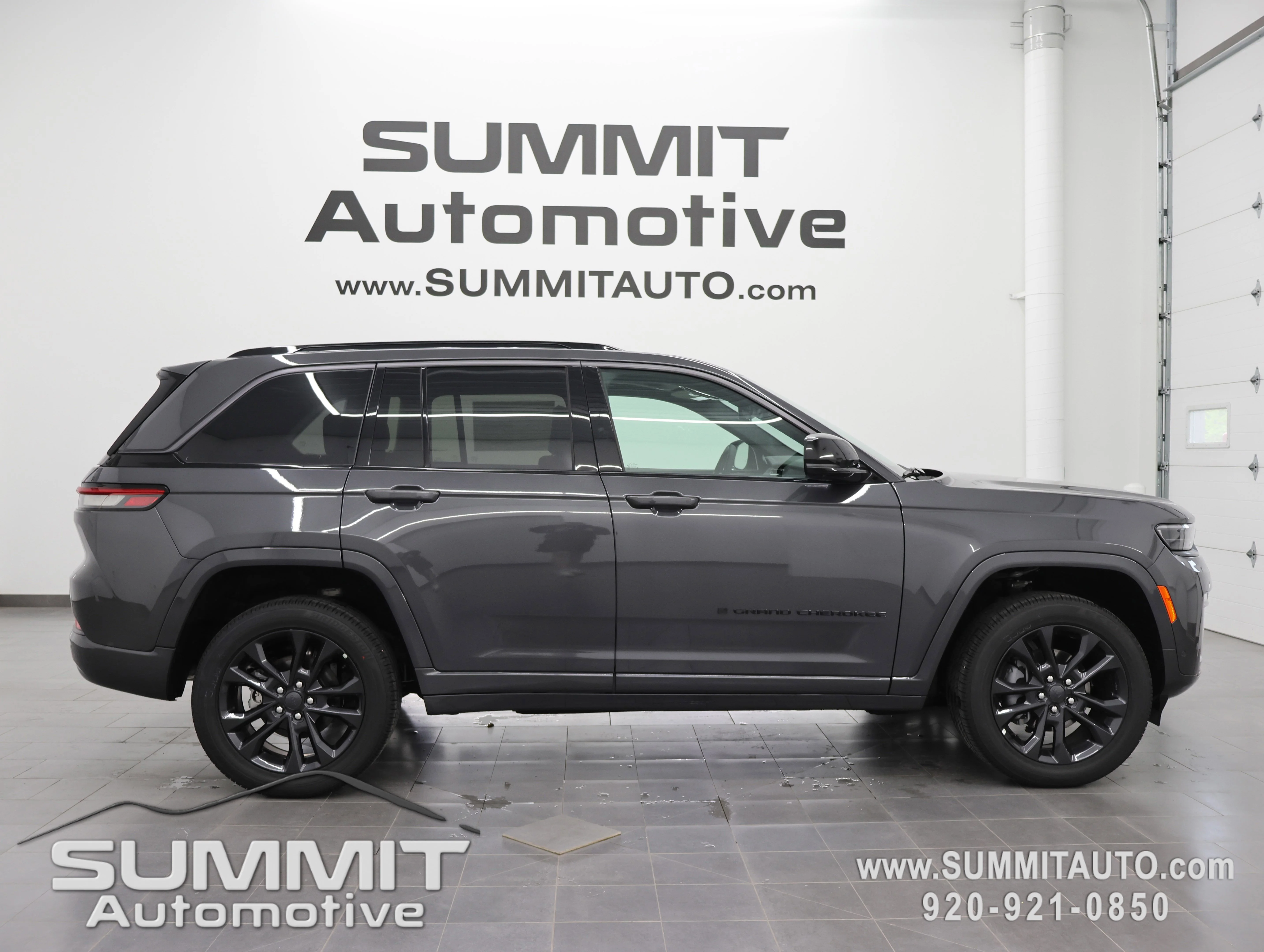 2026 Jeep Grand Cherokee Limited Reserve 4x4's photo